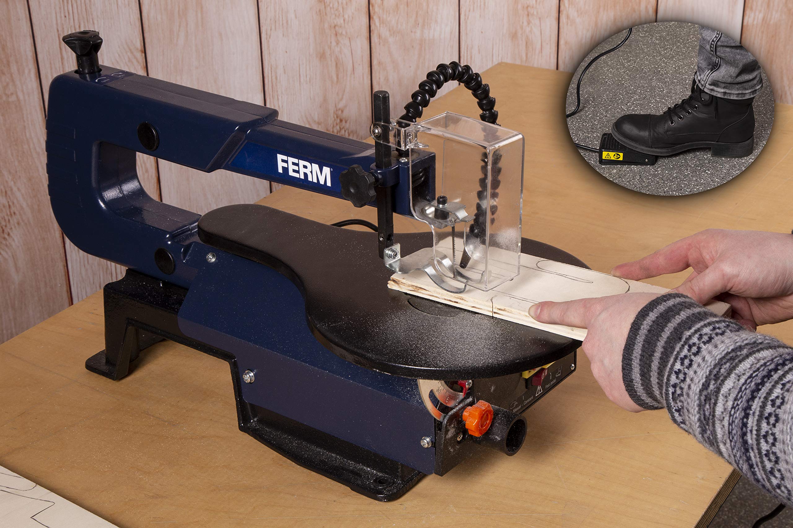 Ferm SSM1007 Sega da Traforo 120W con 6 Lame e Pedale
