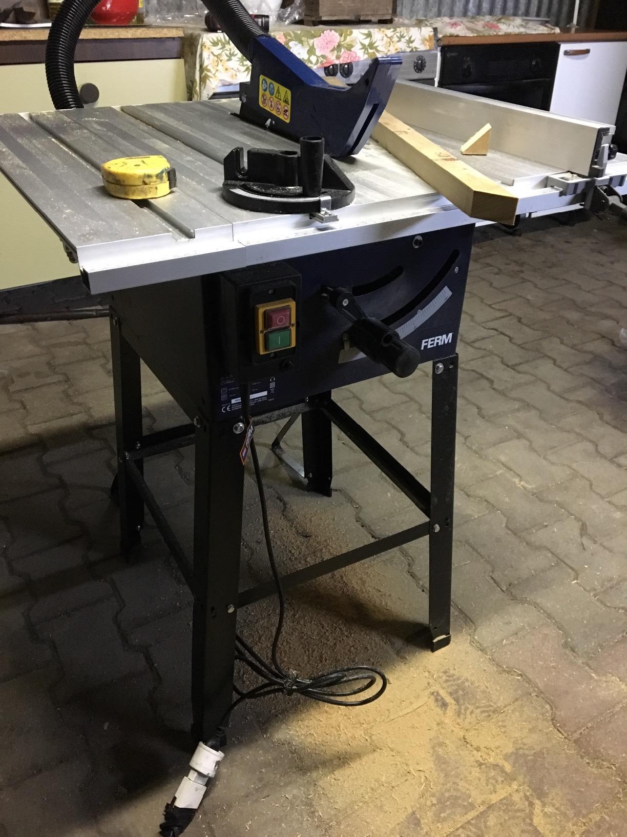 FERM TSM1033 Sega da Banco 1800W Lama 250mm
