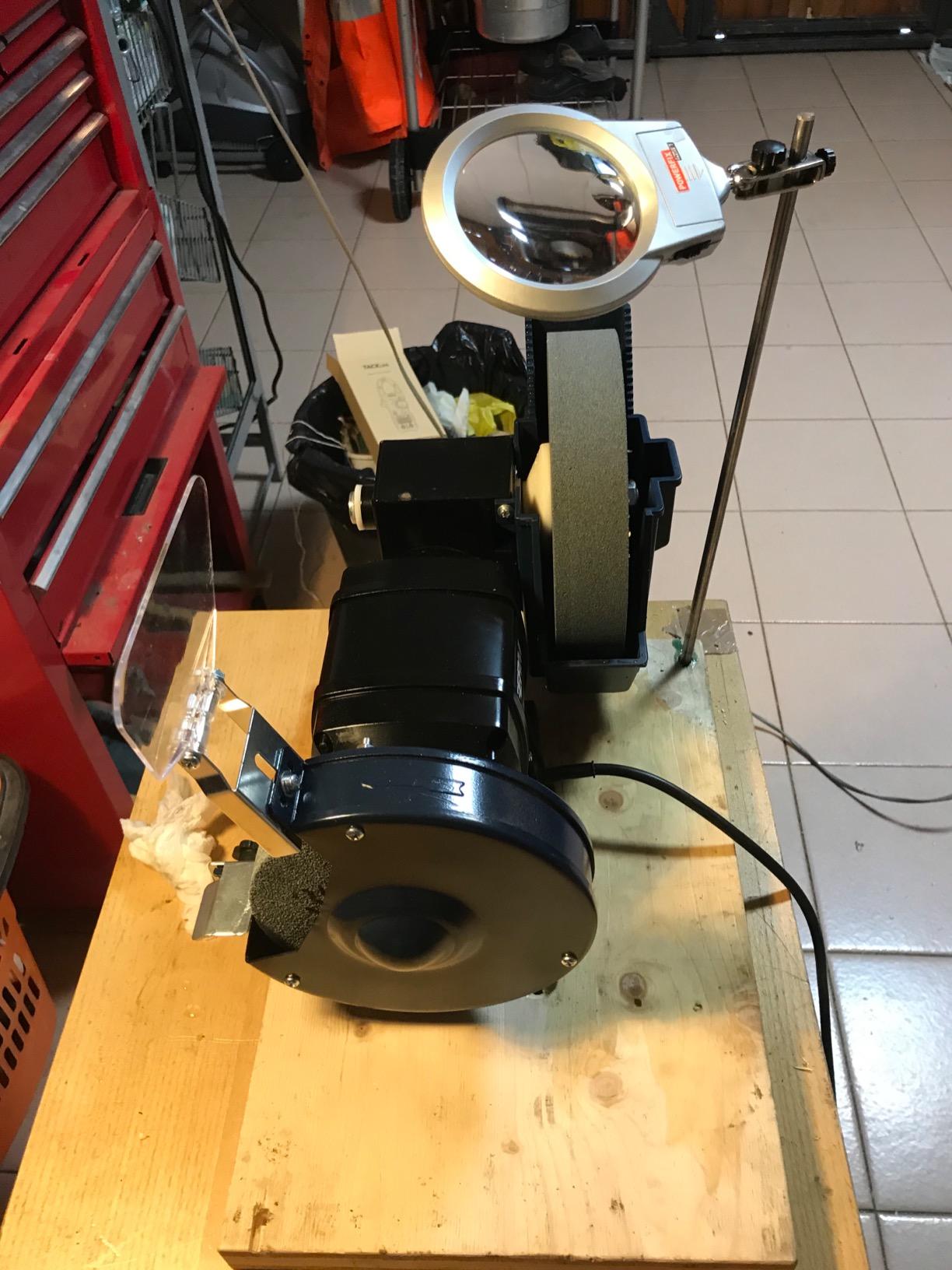 Ferm BGM1021 Molatrice da Banco 250W Secco Umido 2 Mole